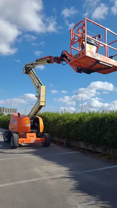 במת זרוע מפרקית JLG 450AJ
